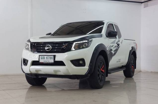 NP300  Navara King Cab 2.5 E Calibre Black Edition MT