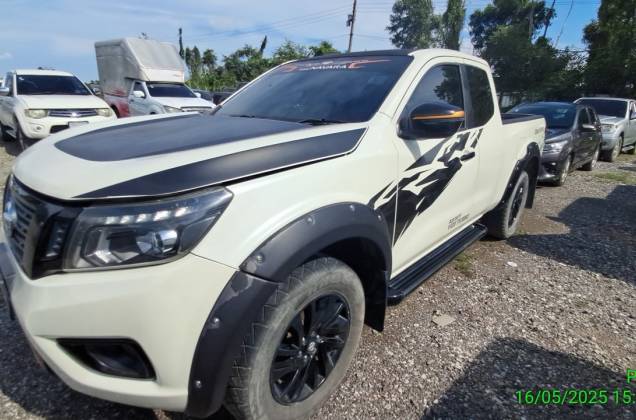 NP300 Navara King Cab 2.5 E Calibre Black Edition ll MT