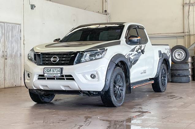 NP300 Navara King Cab 2.5 E Calibre Black Edition ll MT