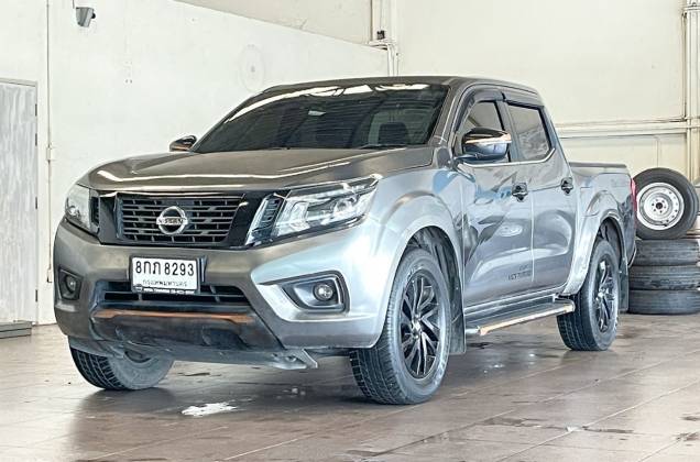 NP300 Navara Double Cab 2.5 E Calibre Black Edition ll MT