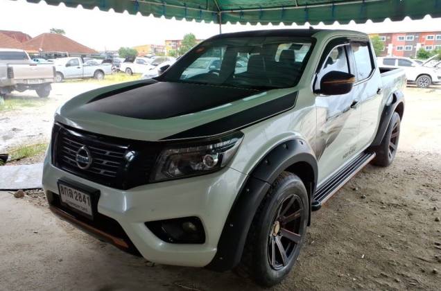 NP300 Navara Double Cab 2.5 E Calibre Black Editon ll MT