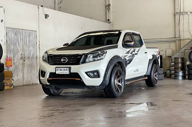 NP300 Navara Double Cab 2.5 E Calibre Black Editon ll MT