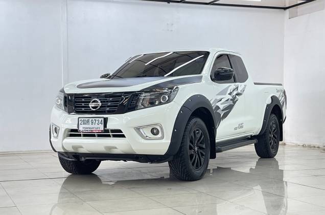 NP300 Navara King Cab 2.5 E Calibre Black Edition ll MT
