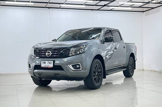 NP300 Navara Double Cab 2.5 E Calibre Black Edition ll MT*