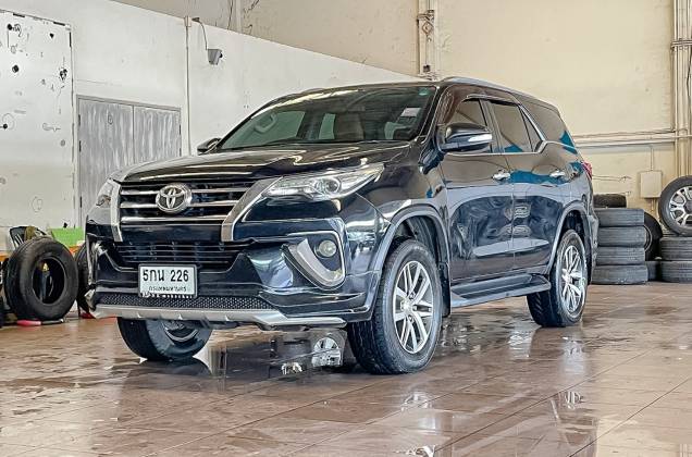 Fortuner 2.8 V 4WD (MY15) AT